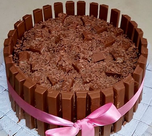 KitKat Cake